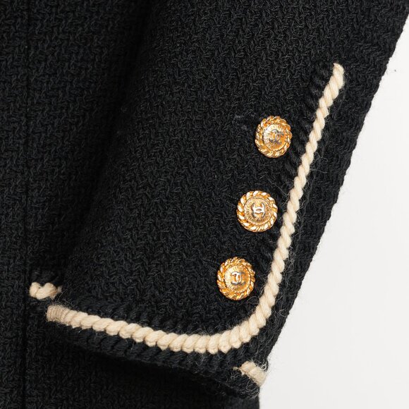 Chanel Boutique 80's Black Wool-Tweed Double-Breasted Blazer - Picture 6 of 9